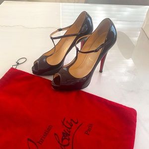 CHRISTIAN LOUBOUTIN ~ BURLINA PATENT LEATHER T-STRAP STILETTOS, SIZE 38.5